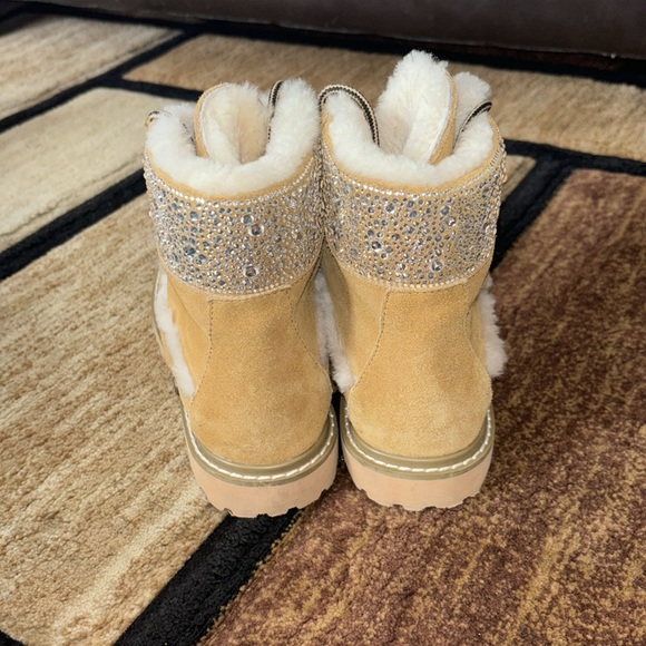 Ugg boots - Picture 2 of 9